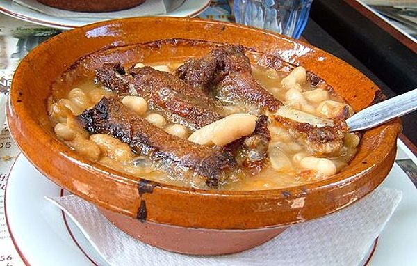 Món cassoulet đặc trưng của Toulouse